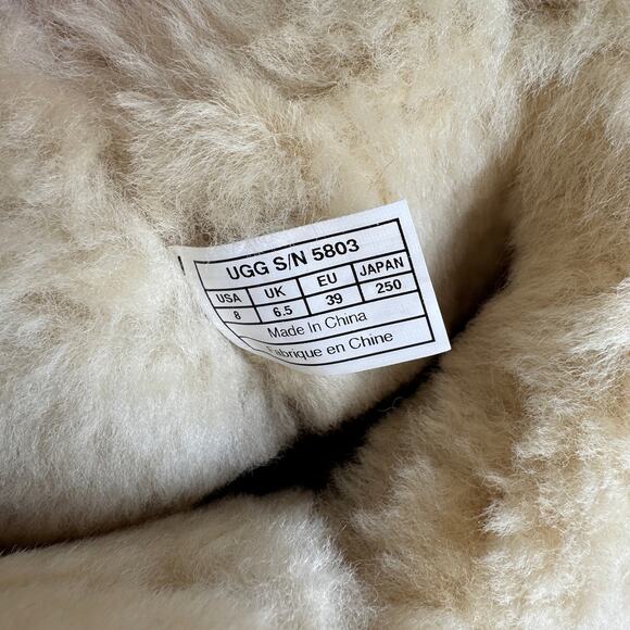 UGG‎ Australia Boots with Bailey Button - Picture 10 of 12